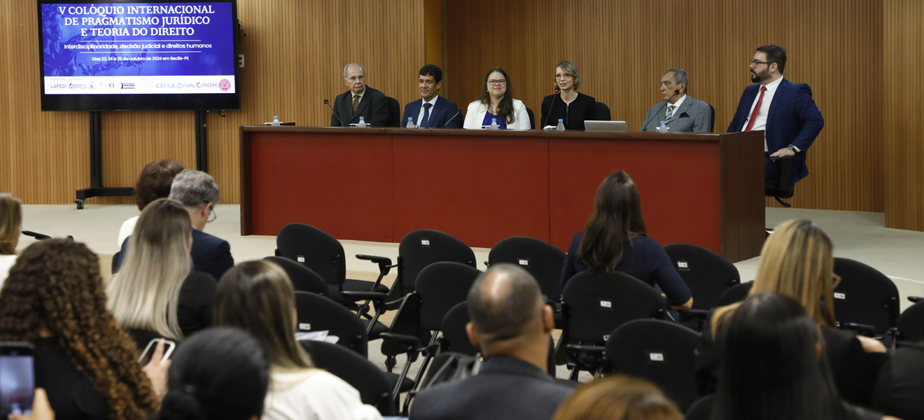 Acesse a notícia completa: Colóquio Internacional de Direito debate interdisciplinaridade, decisão judicial e direitos humanos 