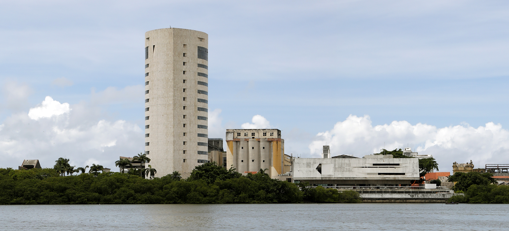 Acesse a notícia comleta: TRF5 funcionará em regime de plantão na segunda-feira (11/08) 