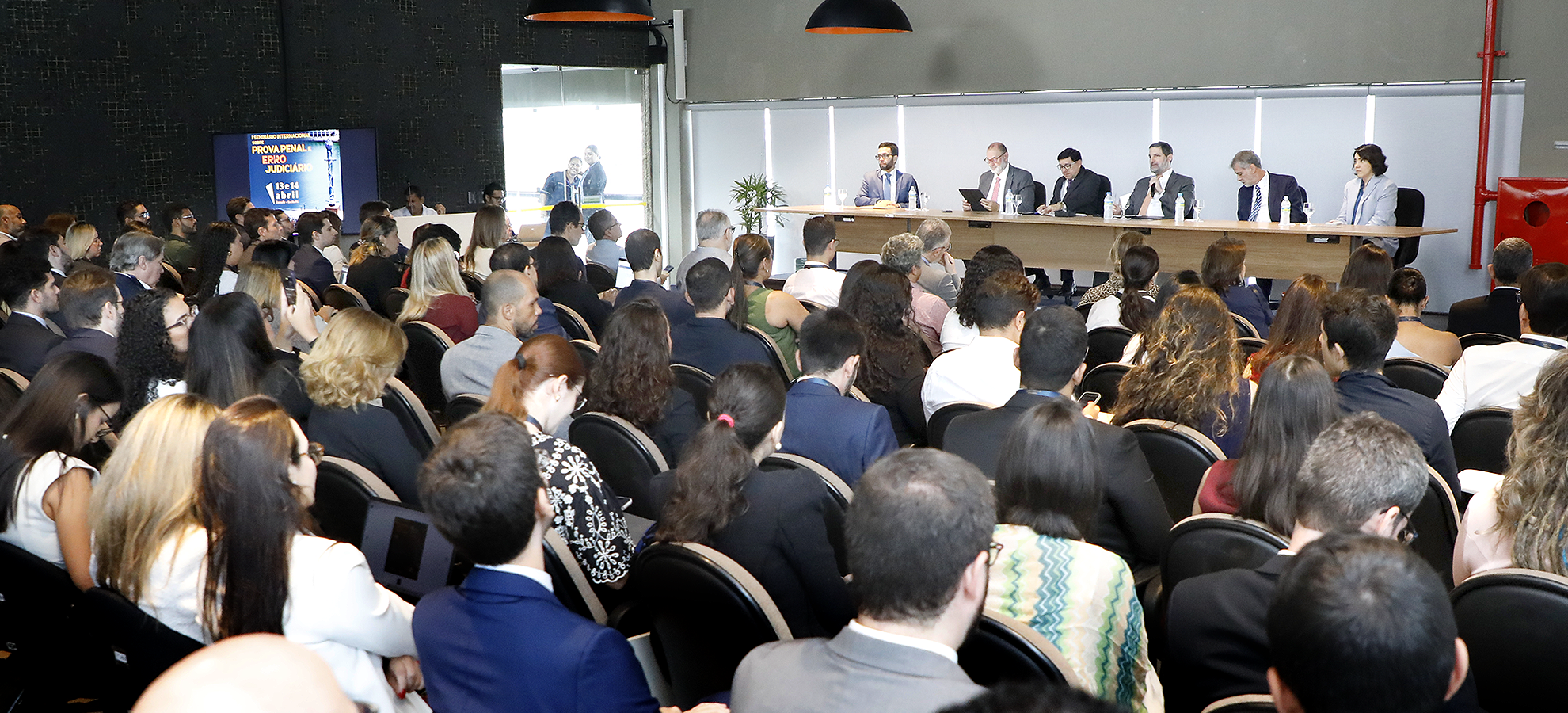 Acesse a notícia comleta: Iniciado I Seminário Internacional sobre Prova Penal e Erro Judiciário 