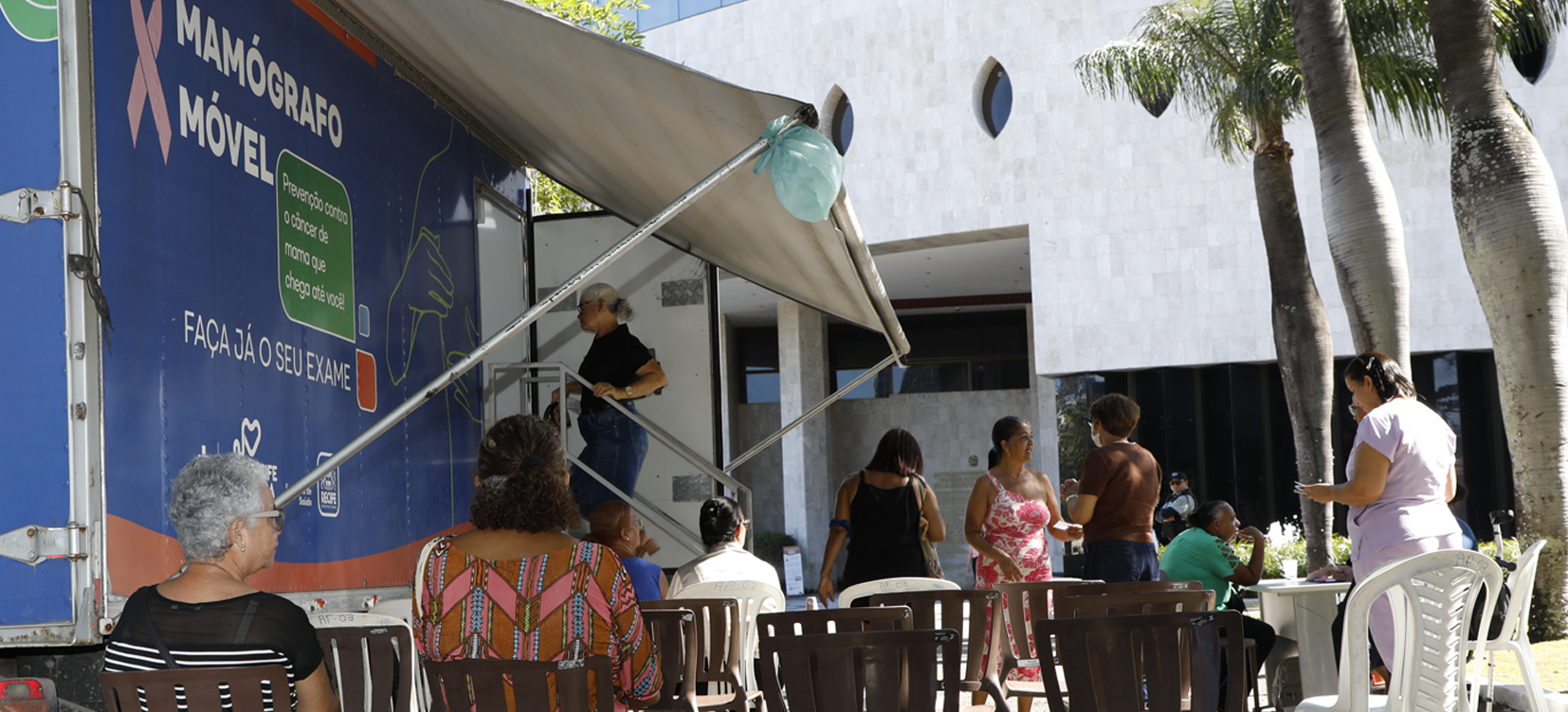 Acesse a notícia comleta: Outubro Rosa: TRF5 instala mamógrafo móvel e realiza de mais de 60 exames gratuitos 
